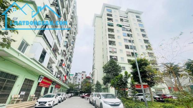 Bán nhà Cc A1, X2, 214 Nguyễn Xiển HN, DT 63m2, giá bán 4.85tỷ 🔥Mô tả: ☀️ Nhà căn góc ngậ