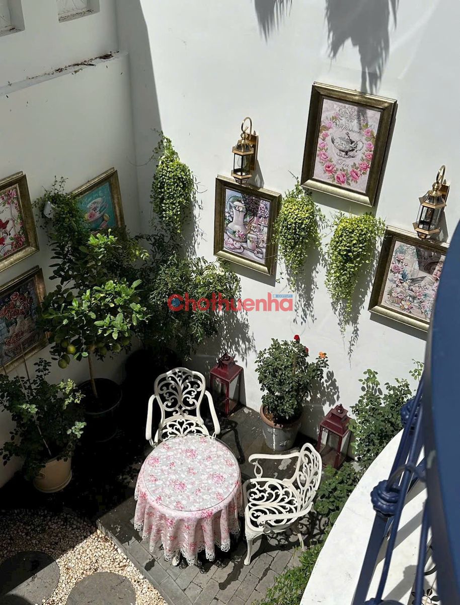 CHO THUÊ NHÀ MẶT TIỀN ĐƯỜNG HỒ XUÂN HƯƠNG, PHƯỜNG 6, QUẬN 3 - 6 TẦNG - CÓ THANG MÁY